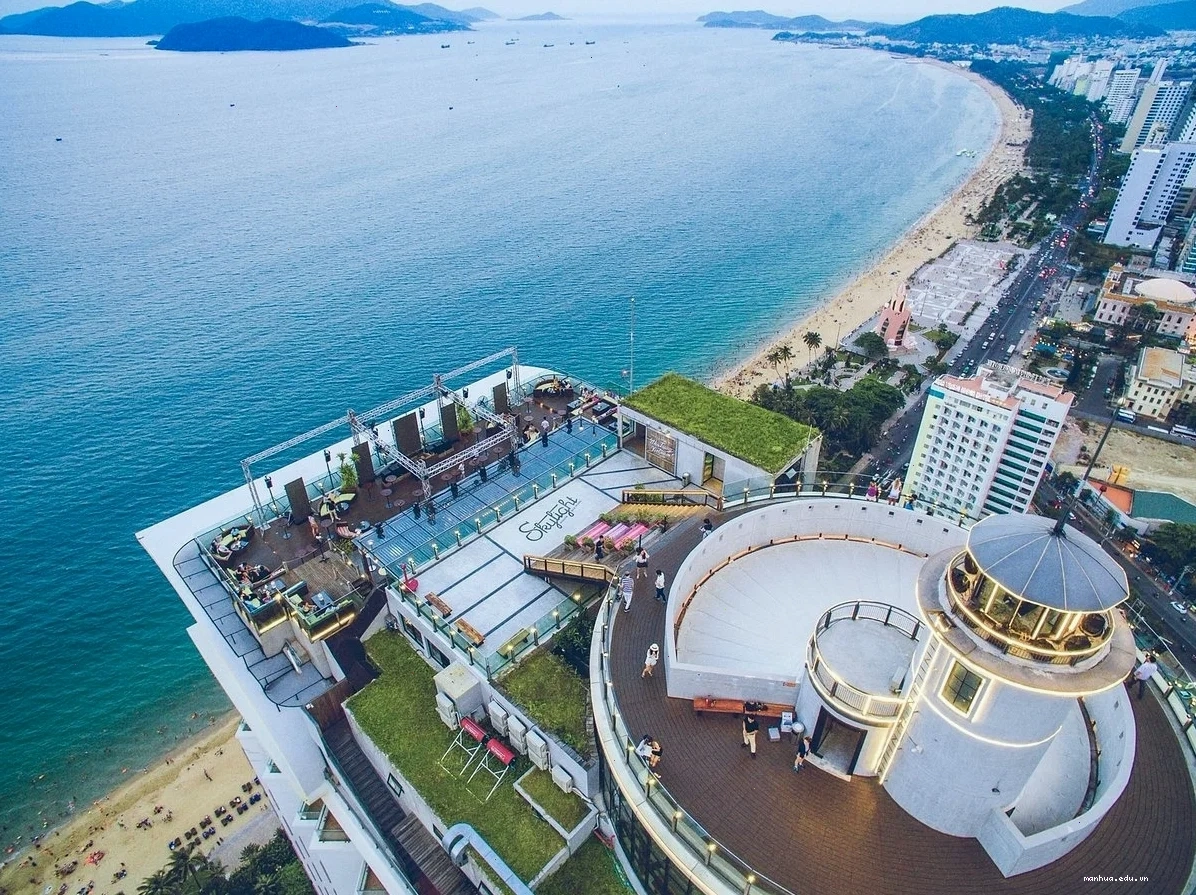 Không gian phòng ngủ sang trọng tại khách sạn Nha Trang view biển đẹp